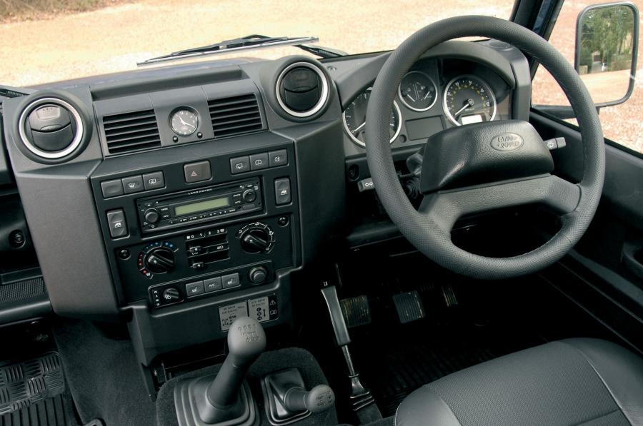  Land Rover Defender 2006 года  (фото 31 из 227)